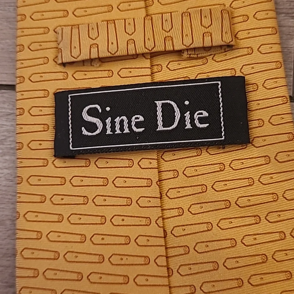 SINE DIE Cannon Tan Gold Whimsical Pattern Mens Silk Tie‎